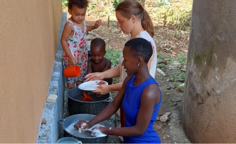 Lwengo-Doingoood-Experience-vrijwilligerswerk-stage-Afrika-768×468